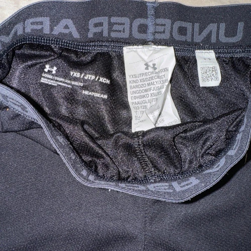 Under Armour Boys Athletic Shorts Size‎ YXS Youth Gray Black Basketball Heatgear
